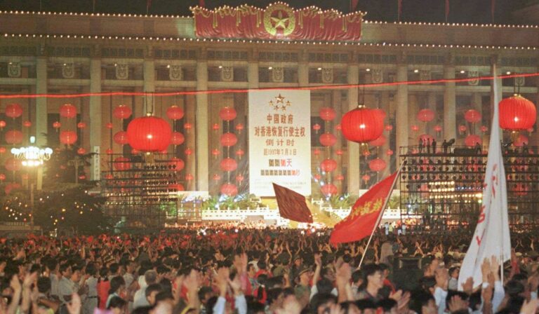 Place Tian&rsquo;anmen, Beijing, 30 juin 1997